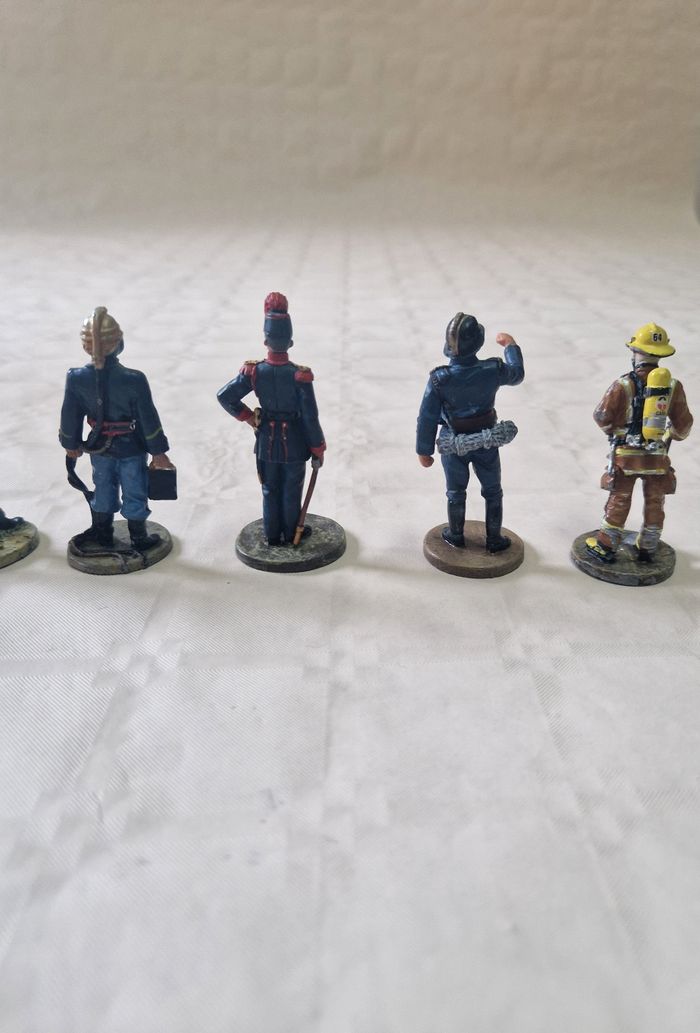 Lot de 7 figurine en plomb  , peinte à la main  , Del prado  , pompier , les héros du feu - photo numéro 9