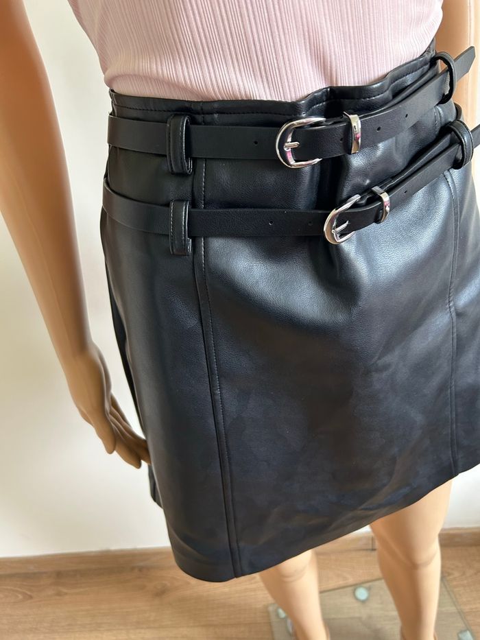 Jupe noire en simili cuir Morgan taille 42 comme neuve - photo numéro 4