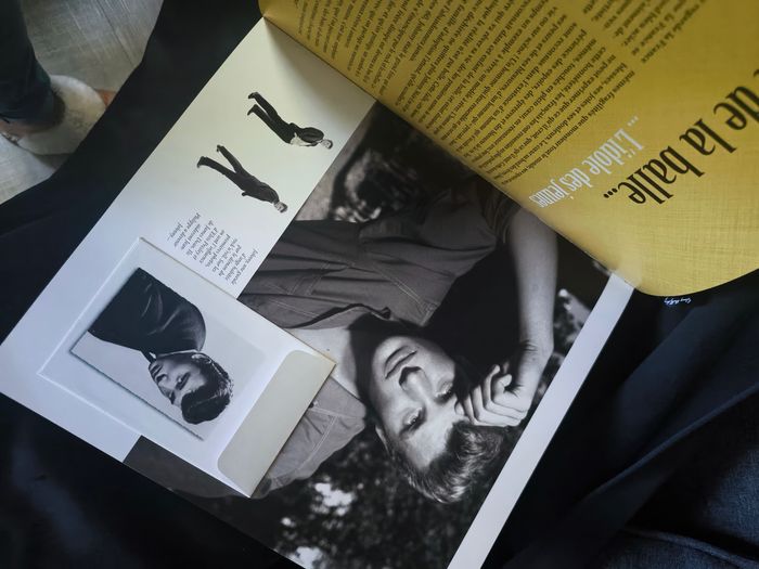 Livre collector coffret Johnny Hallyday avec photos inédites et goodies neuf - photo numéro 4