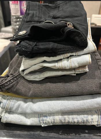 Lot de 4 pantalons et 2 shorts taille 12 ans