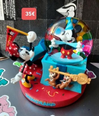 Snowglobe disney disneyland mickey