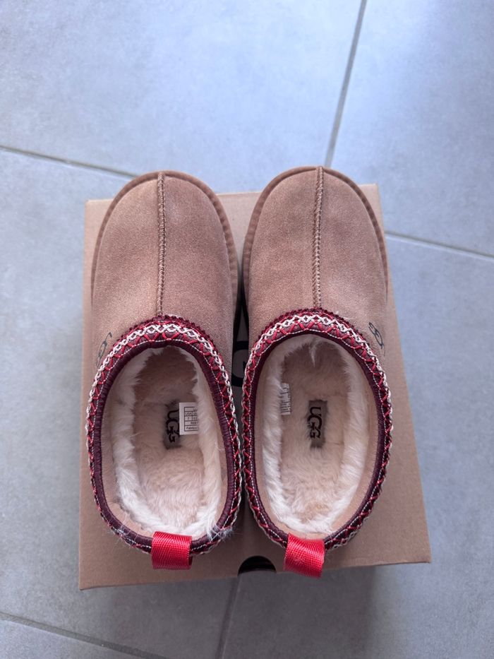 Paire de chaussons UGG marron taille 38 - photo numéro 2