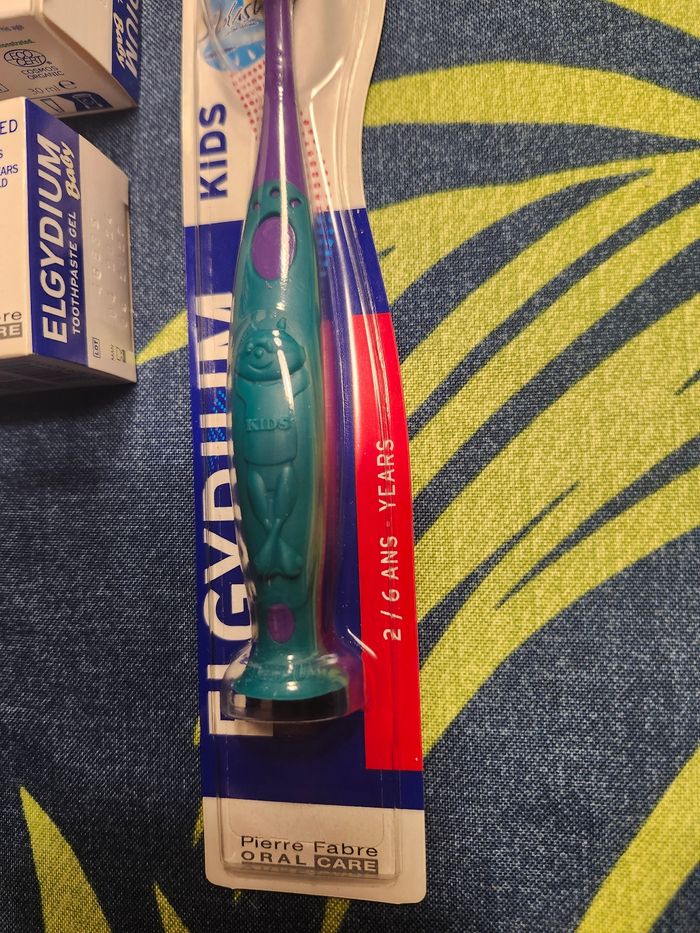 Lot brosses a dents dentifrice elgydium enfant bébé 2 ans - photo numéro 4