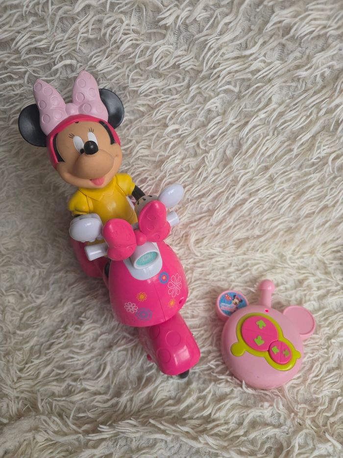 Voiture / scooter / moto télécommandé disney minnie mouse disneyland paris