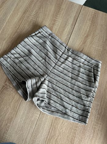 Short à rayures