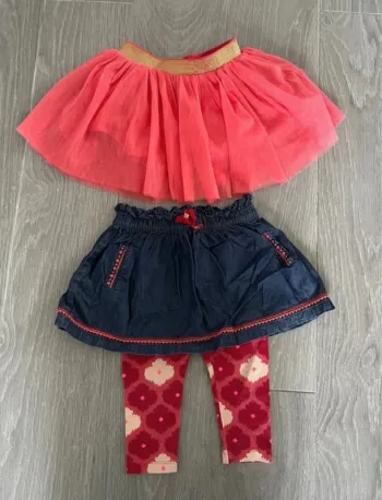Lot jupe et legging jupe