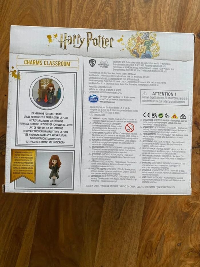 Coffret figurines Harry Potter magical minis charms classroom - photo numéro 2