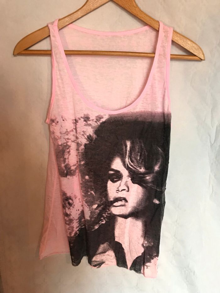 Débardeur rose Rihanna