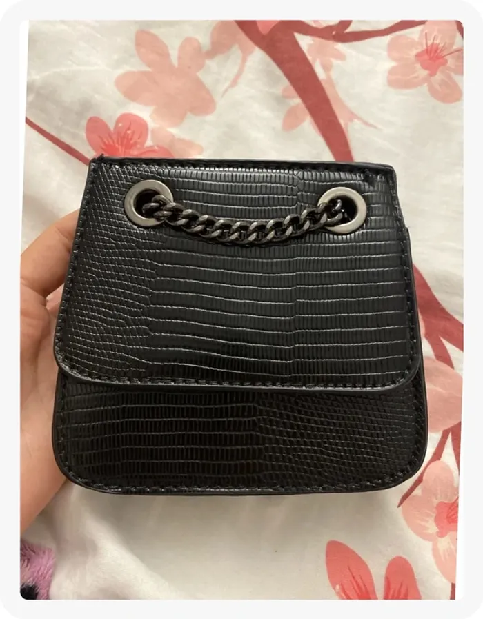 Mini sac noir imitation croco avec chaine - photo numéro 6