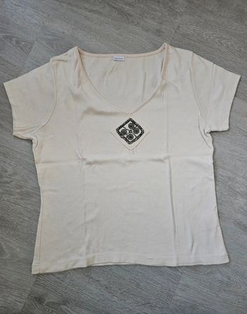 Tshirt manche courte
Neuf jamais porté

Taille 42/44