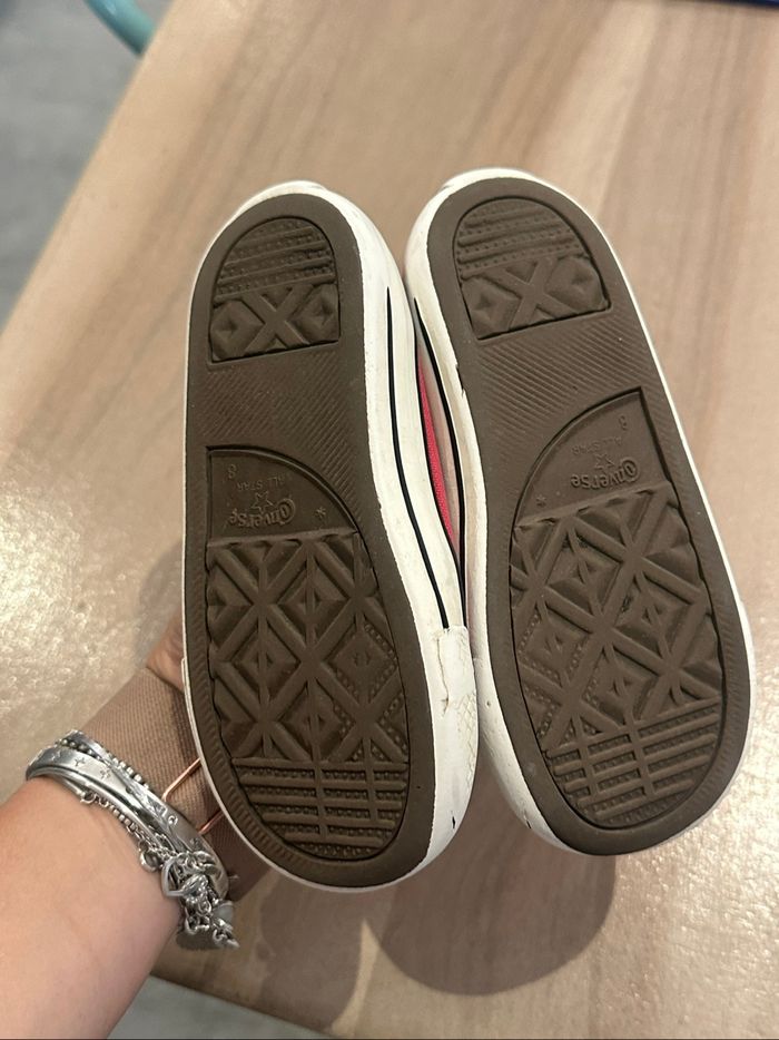 Paire de converse baskets rouges en toile pointure 24 Ont été portés, mais encore en bon état - photo numéro 2
