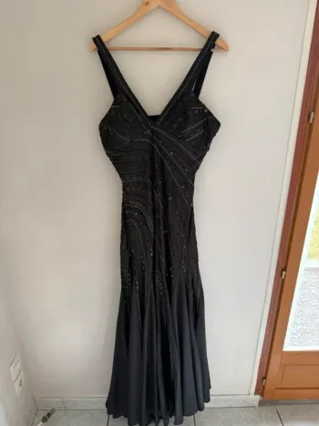 Robe de soirée noire à perles