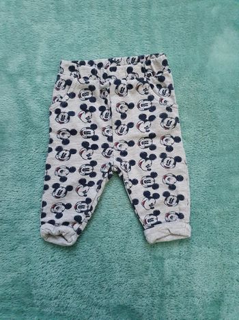 Tres beau pantalon 1 mois