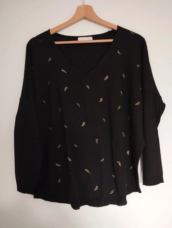 Pull léger noir avec motifs