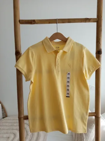 Joli polo en coton biologique jaune clair taille 10 ans neuf