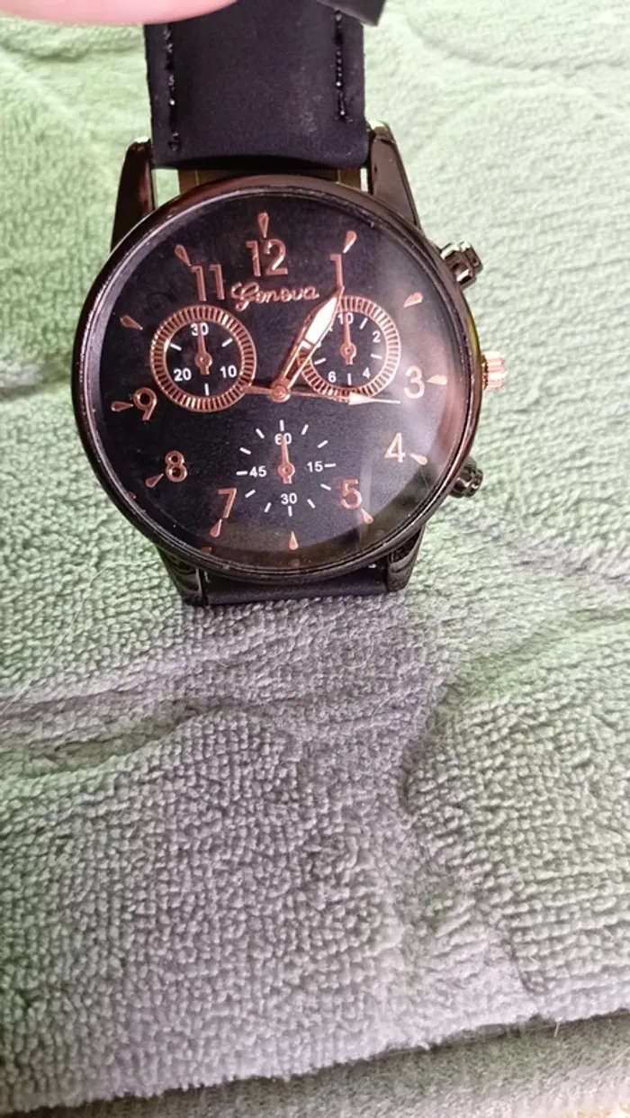 Montre homme noir et doré neuve - photo numéro 6