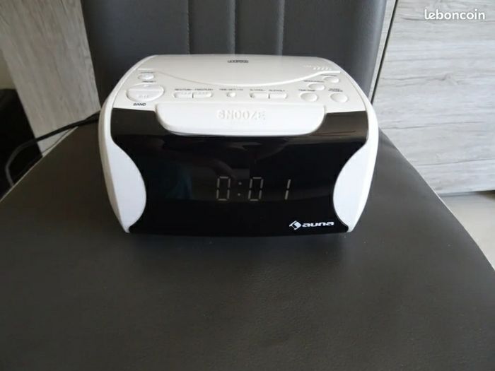 Radio-réveil avec lecteur CD et port USB
Couleur blanc - photo numéro 2