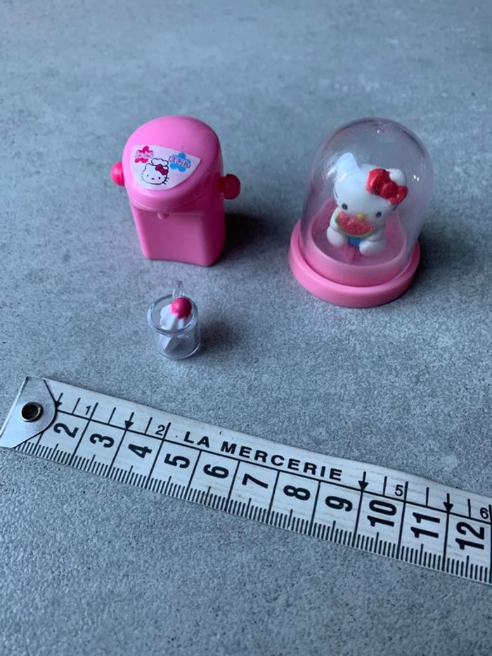 Jouet lot hello kitty cuisine et sous cloche kitty mange glace sucre pastèque