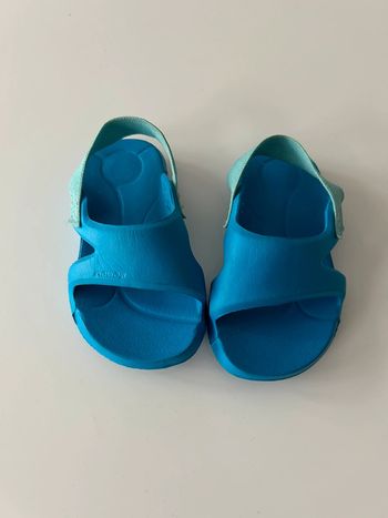 Chaussures aquatiques 18-19 Très bon état