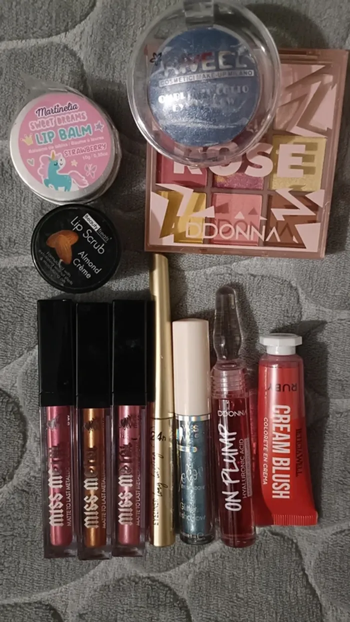 Lot 11 maquillages - photo numéro 3