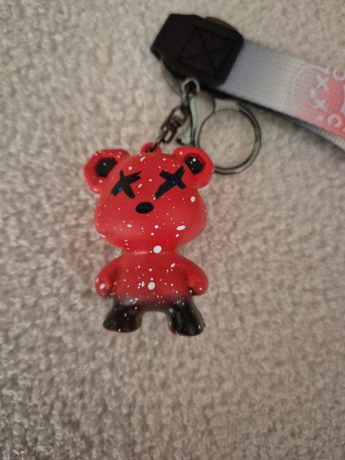 Porte clé ourson rouge et noir - photo numéro 2