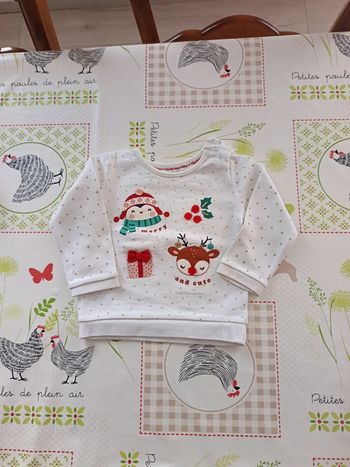 Pull Noël C&A taille 12/18 mois
