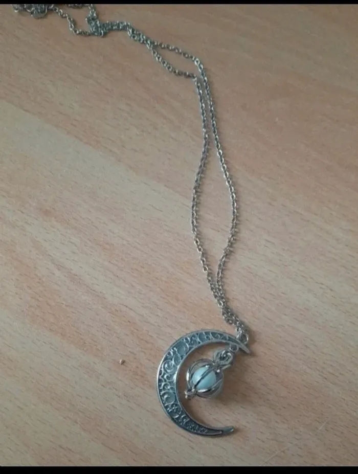 Collier pendentif lune - photo numéro 7
