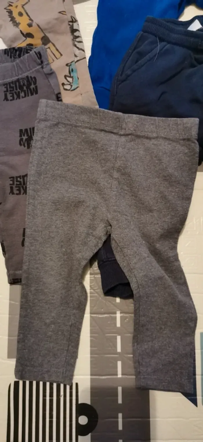 Lot 5 pantalons 12 mois - photo numéro 2