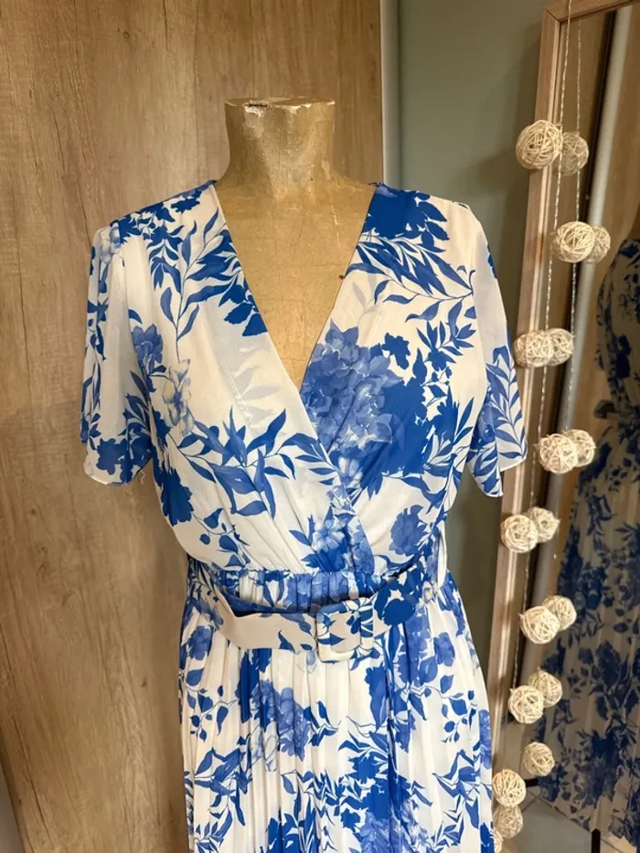 Jolie robe longue plissée en bas et doublée - photo numéro 2