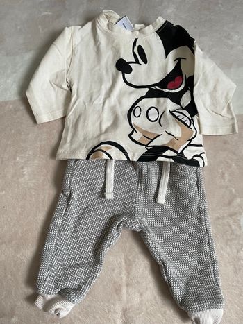 Ensemble t-shirt et pantalon T6 mois 