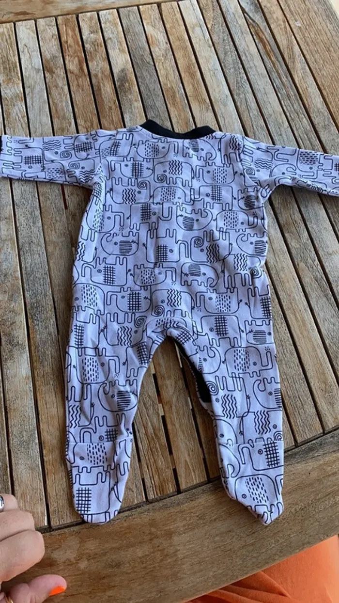 Pyjama - 1 mois - photo numéro 4