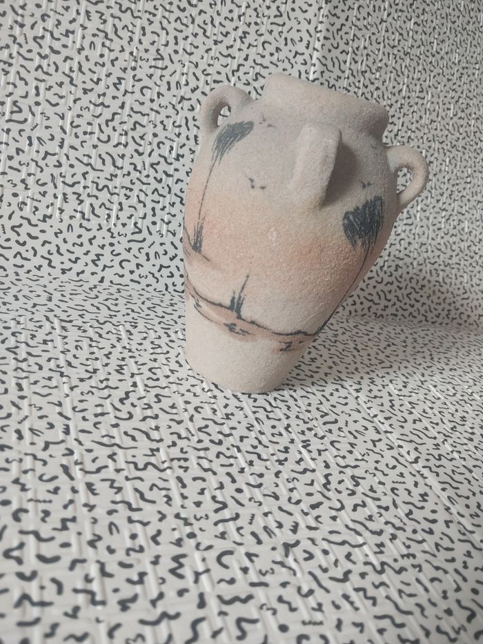 Vase artisanal en grès – personnage sur chameau – fait main Tunisie - photo numéro 3