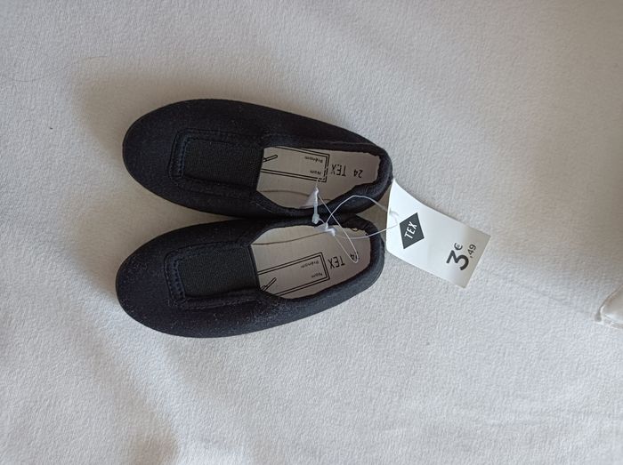 Chaussons neufs pointure 24 - photo numéro 2