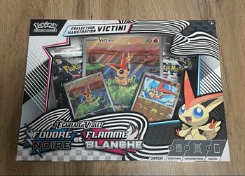 Pokémon coffret collection  illustration unys victini écarlate et violet flamme blanche et foudre noir