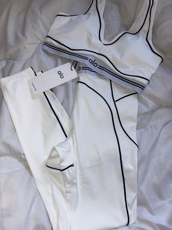 Ensemble brassière et legging Alo yoga blanc