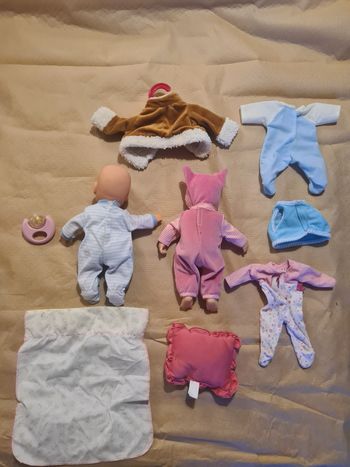 Bébé avec vetements