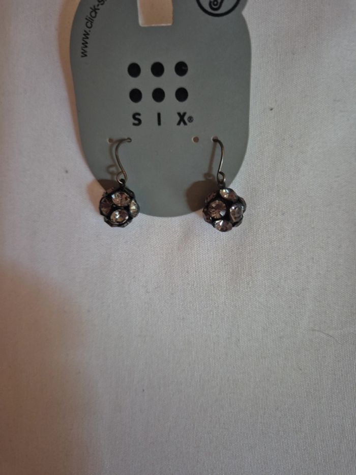 Petites boucles à facette strass oreilles percées neuves Six - photo numéro 2