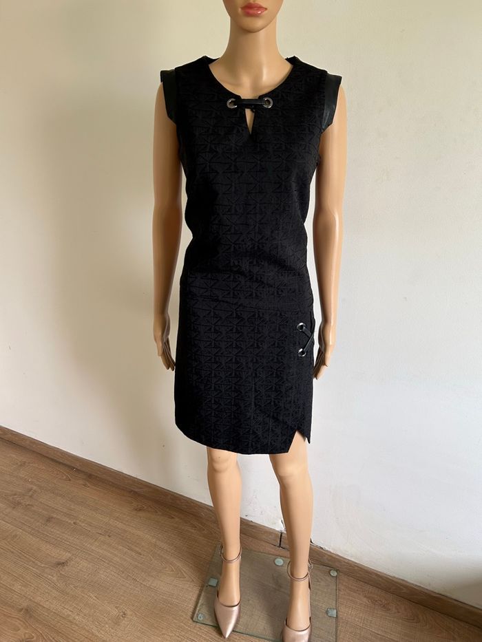 Robe noire avec simili cuir Jus d’Orange taille 3 état satisfaisant (avec défaut) - photo numéro 3