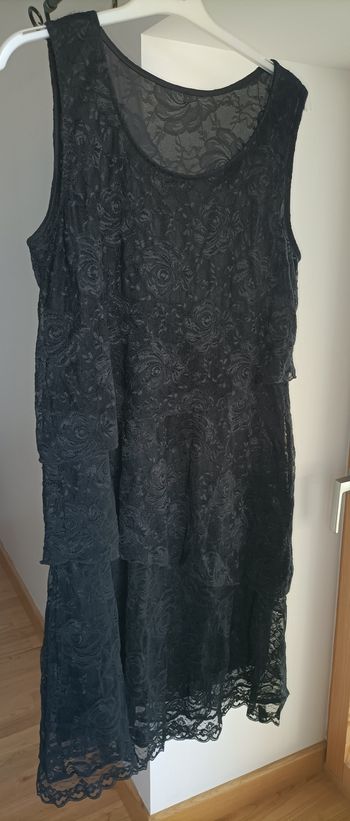 Robe noire dentelle femme taille 42 sans manches très bon état