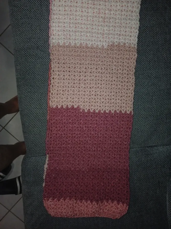 Jolie écharpe pour l'hiver fair main au crochet