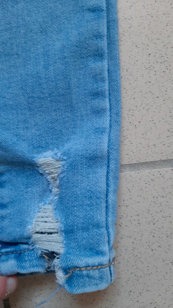 Jean troué femme taille 38 peux convenir 36 - photo numéro 5