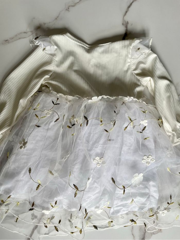 Robe blanche bébé 9 à 12 mois - photo numéro 2