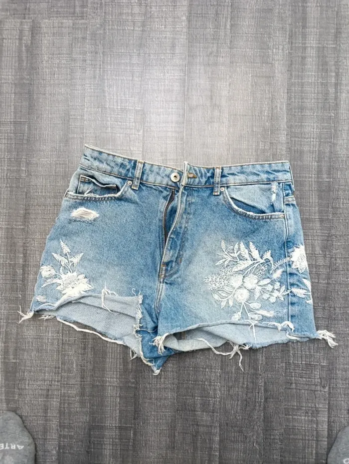 Short jean brodé