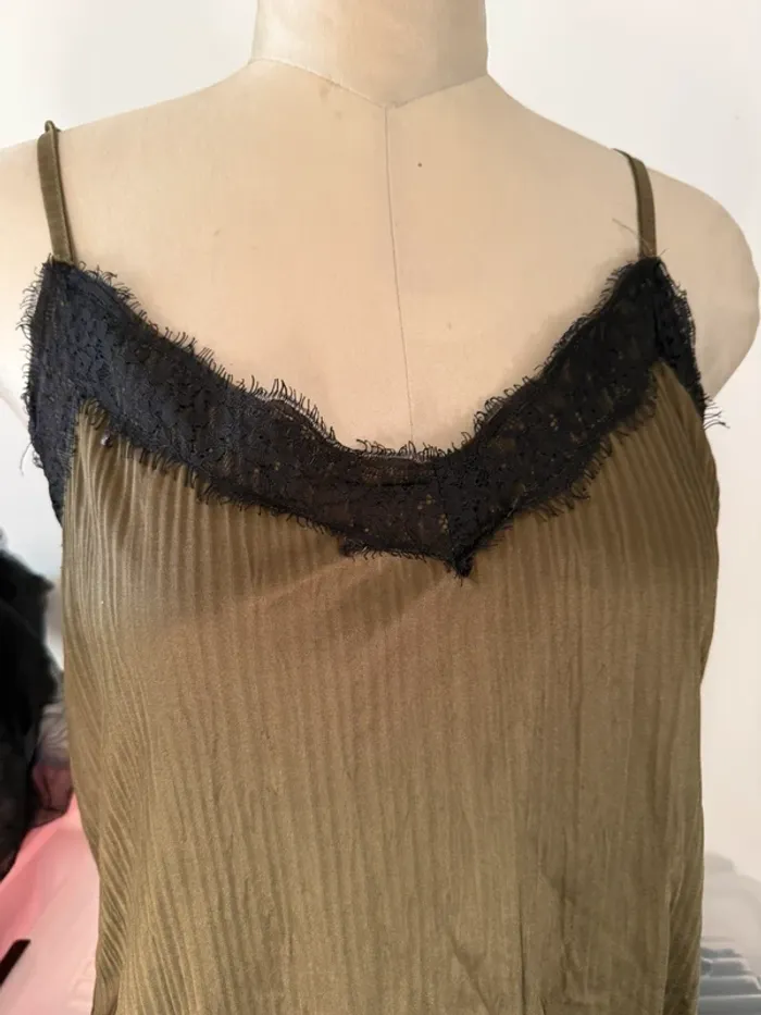 Caraco Amisu Kaki Satiné et Dentelle Noire - T.36 (S) - photo numéro 2