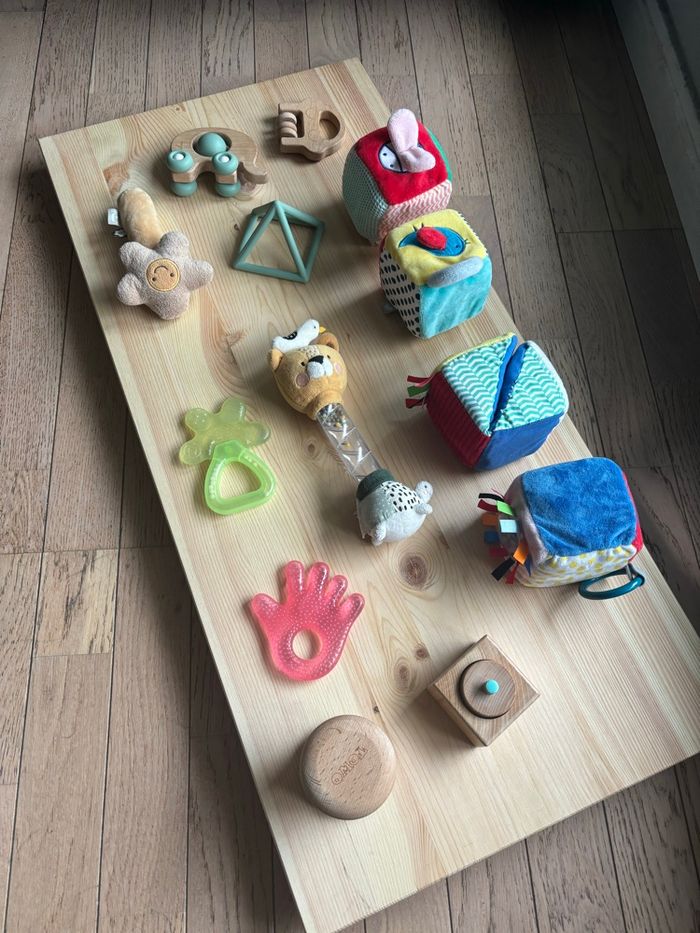 Lot 15 jouets bébé Lovevery Vertbaudet Jollen Oxybul et + - photo numéro 2