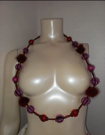Collier sautoir framboise bordeaux original neuf sans étiquette
