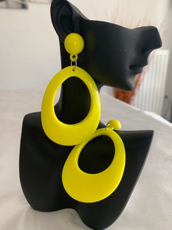 Grandes boucles d’oreilles xxl goutte d’eau jaune années 80