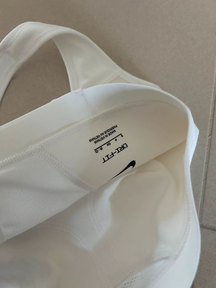 Brassière Nike taille s - photo numéro 4