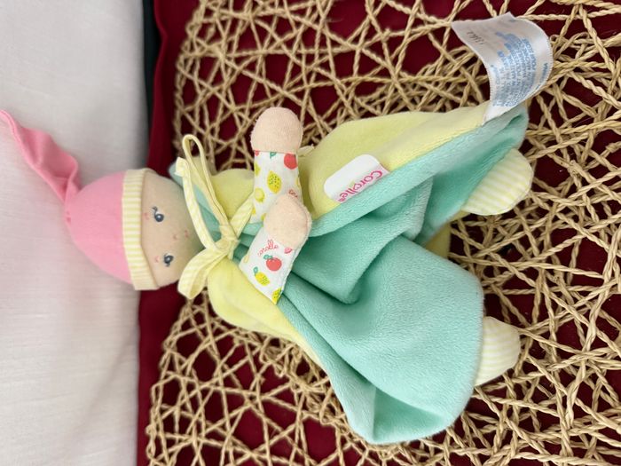 COROLLE DOUDOU POUPEE PLAT VERT JAUNE ZESTE D'AMOUR