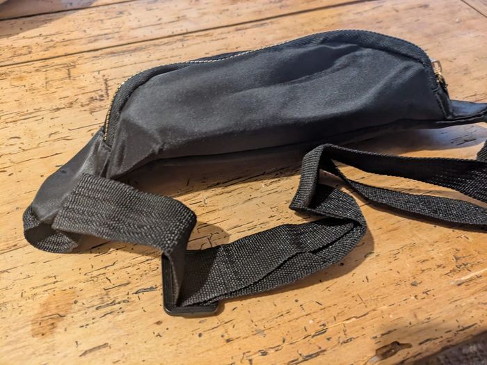 🖤 Banane Noire Matelassée – L’Accessoire Stylé et Pratique ! 🖤 - photo numéro 2